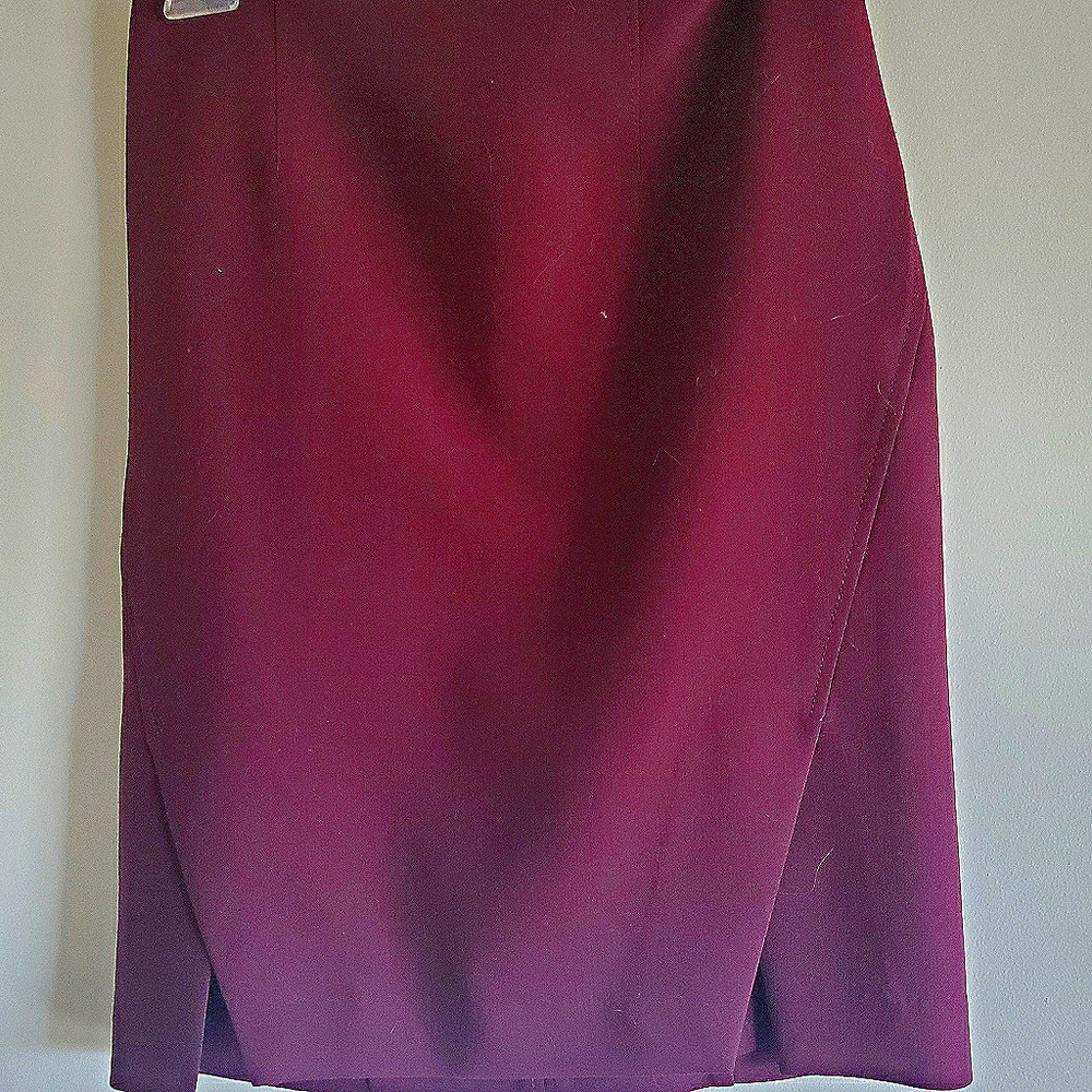Burgundy fitted knee high skirt.
